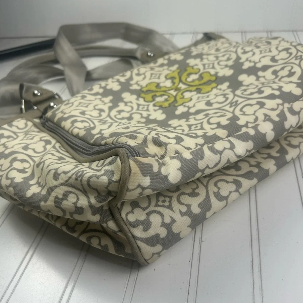 Petunia Pickle Bottom City Carryall Diaper Bag Breakfast in Berkshire MSRP $110